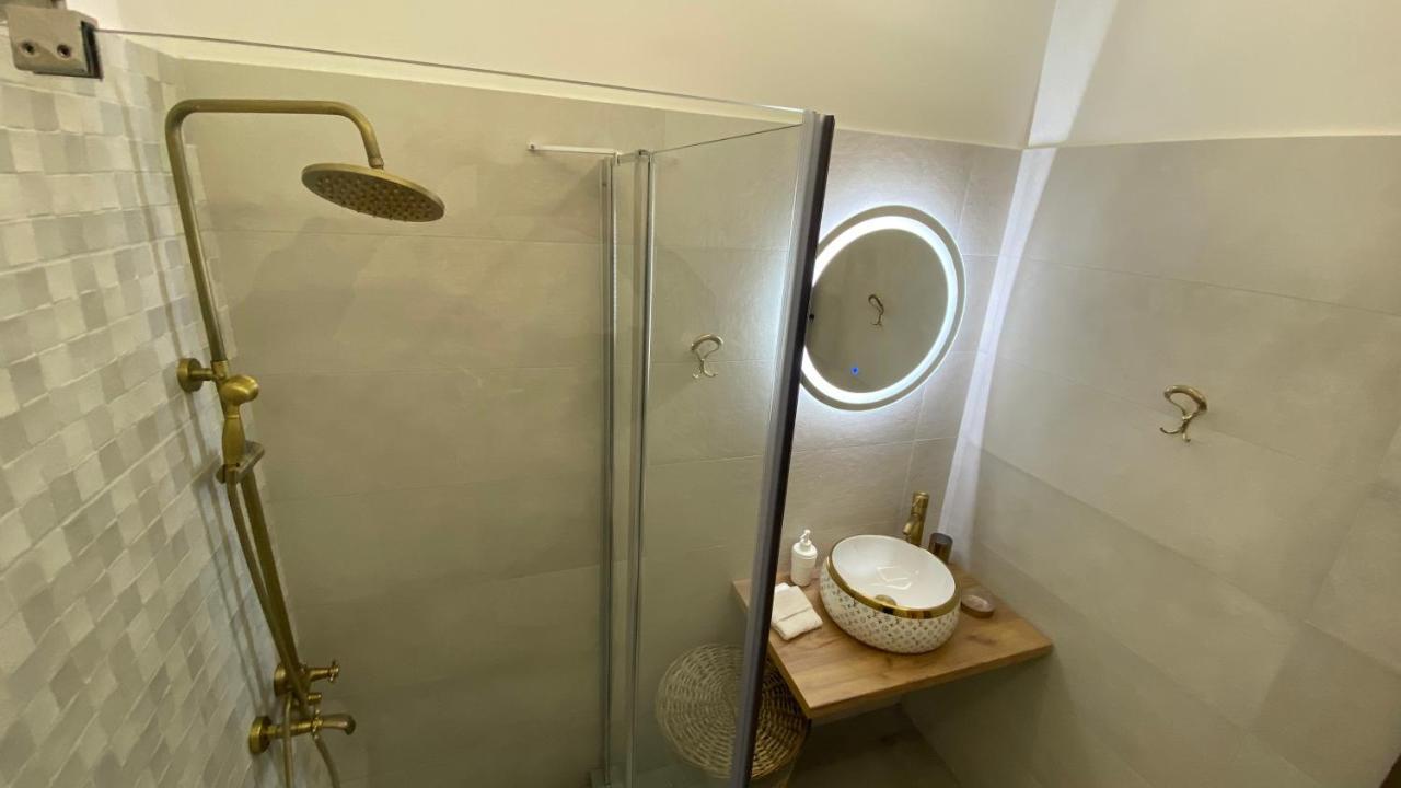 Patras Golden Suite Esterno foto